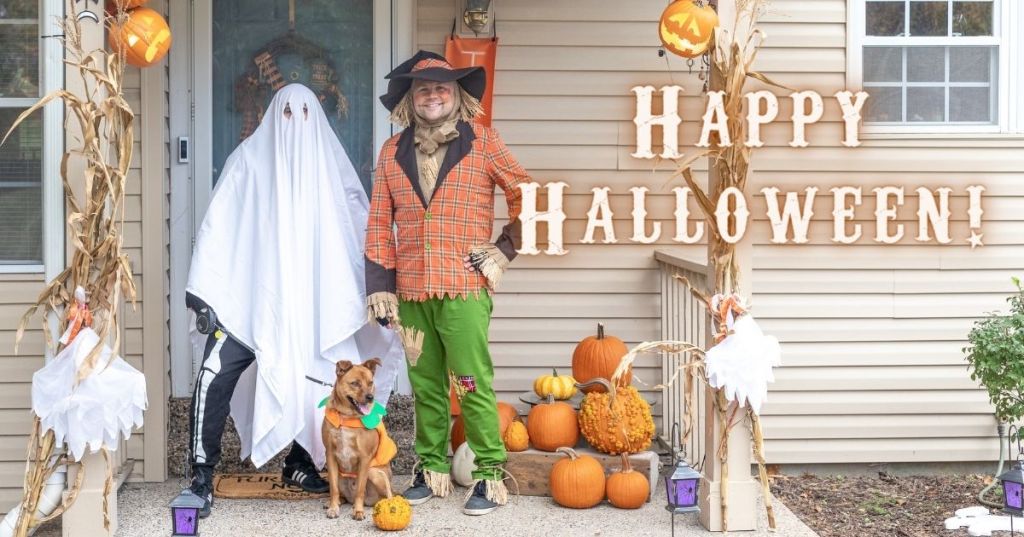 happy halloween, your best halloween ever, halloween blog, best halloween ever, halloween costumes, sheet ghost halloween costume, scarecrow halloween costume, jack o lantern dog costume