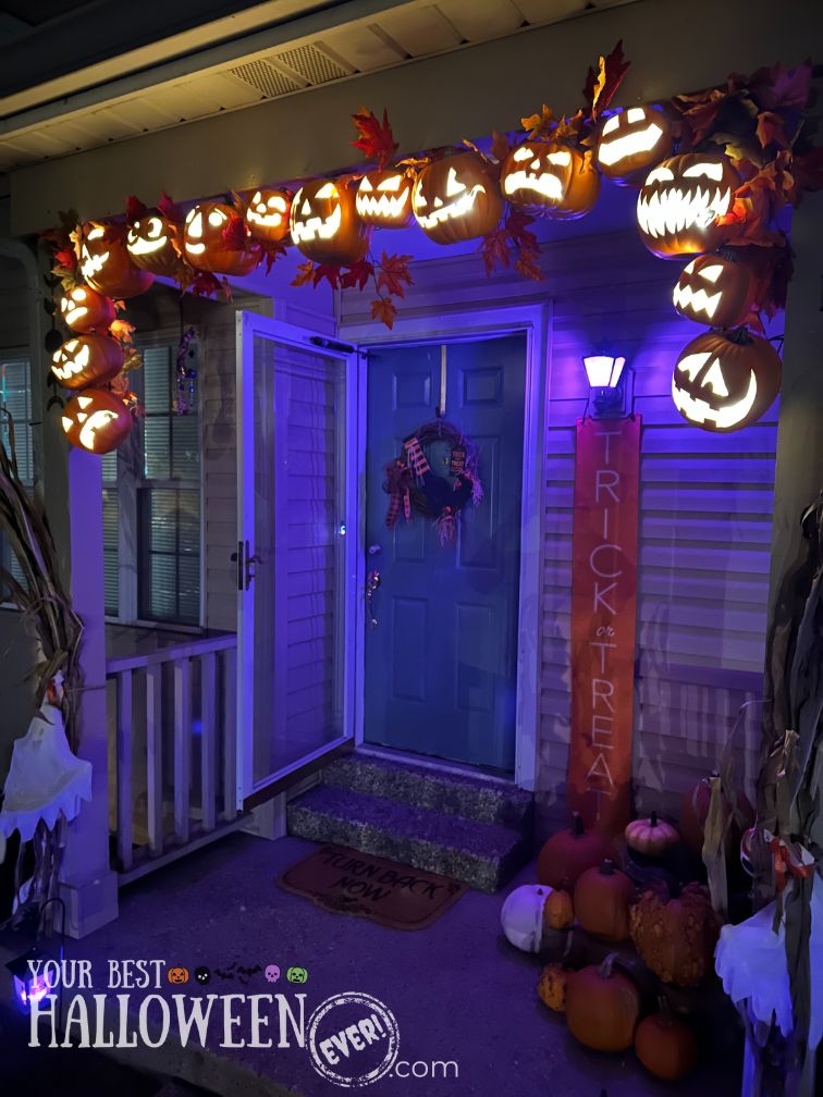 diy lighted pumpkin arch, how to make a diy lighted pumpkin arch, diy halloween decorations, outside halloween decorations